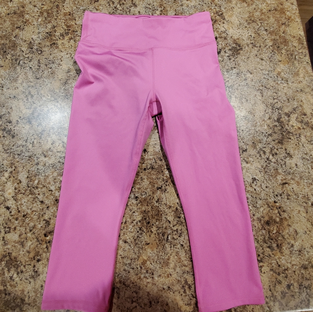 Fabletics Ultra Cool Capri Size Large